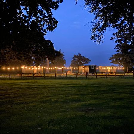 The Shepherds Huts & The Well Lodge At Ormesby Manor Ormesby Saint Michael Екстер'єр фото