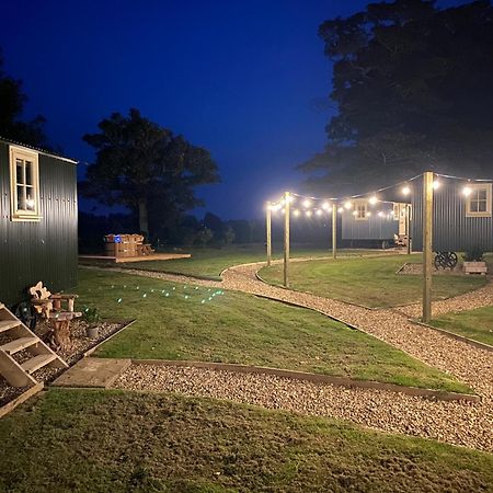 The Shepherds Huts & The Well Lodge At Ormesby Manor Ormesby Saint Michael Екстер'єр фото