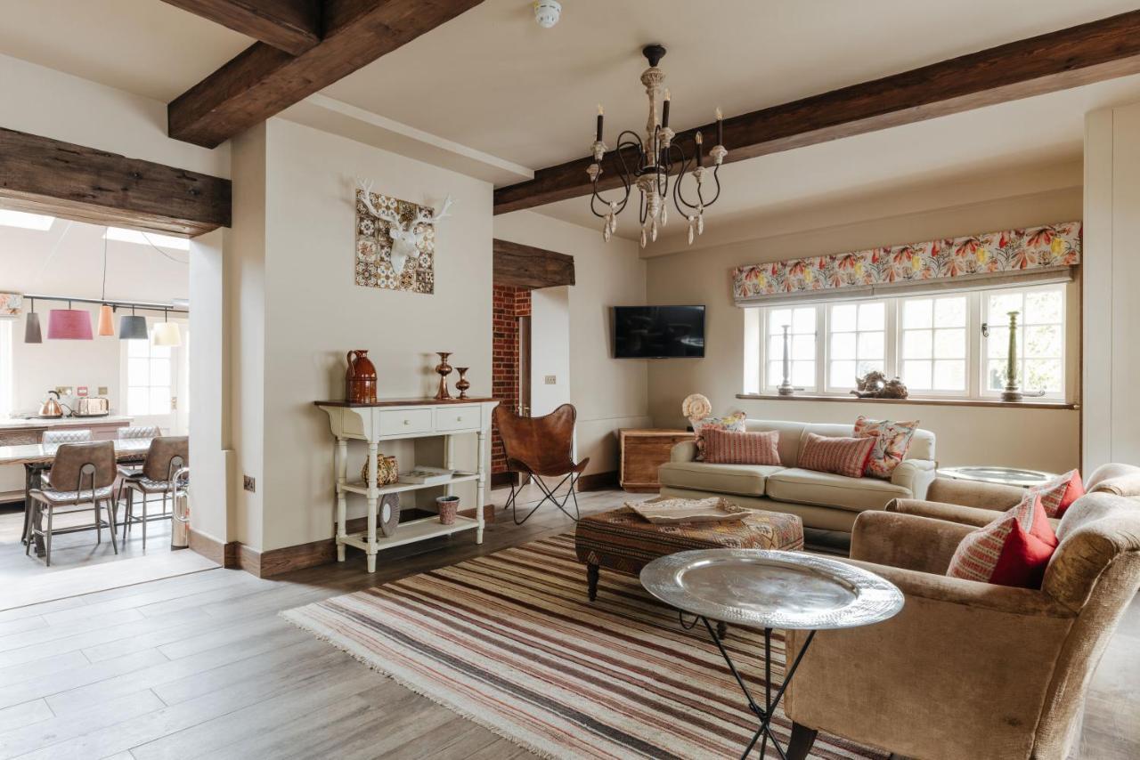 The Shepherds Huts & The Well Lodge At Ormesby Manor Ormesby Saint Michael Екстер'єр фото