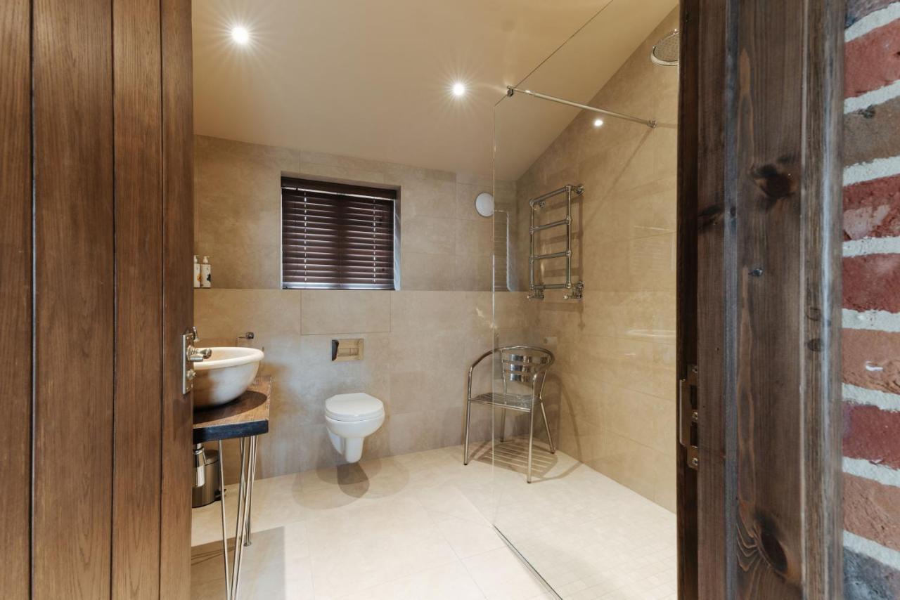 The Shepherds Huts & The Well Lodge At Ormesby Manor Ormesby Saint Michael Екстер'єр фото