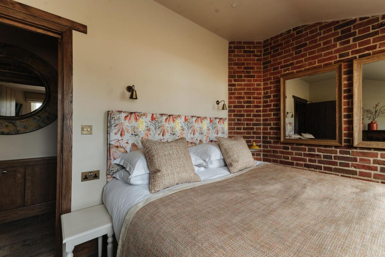 The Shepherds Huts & The Well Lodge At Ormesby Manor Ormesby Saint Michael Екстер'єр фото