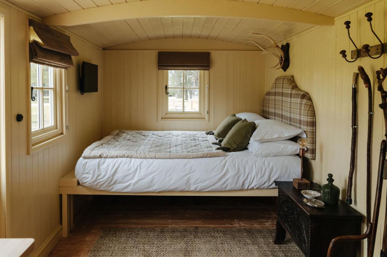 The Shepherds Huts & The Well Lodge At Ormesby Manor Ormesby Saint Michael Екстер'єр фото