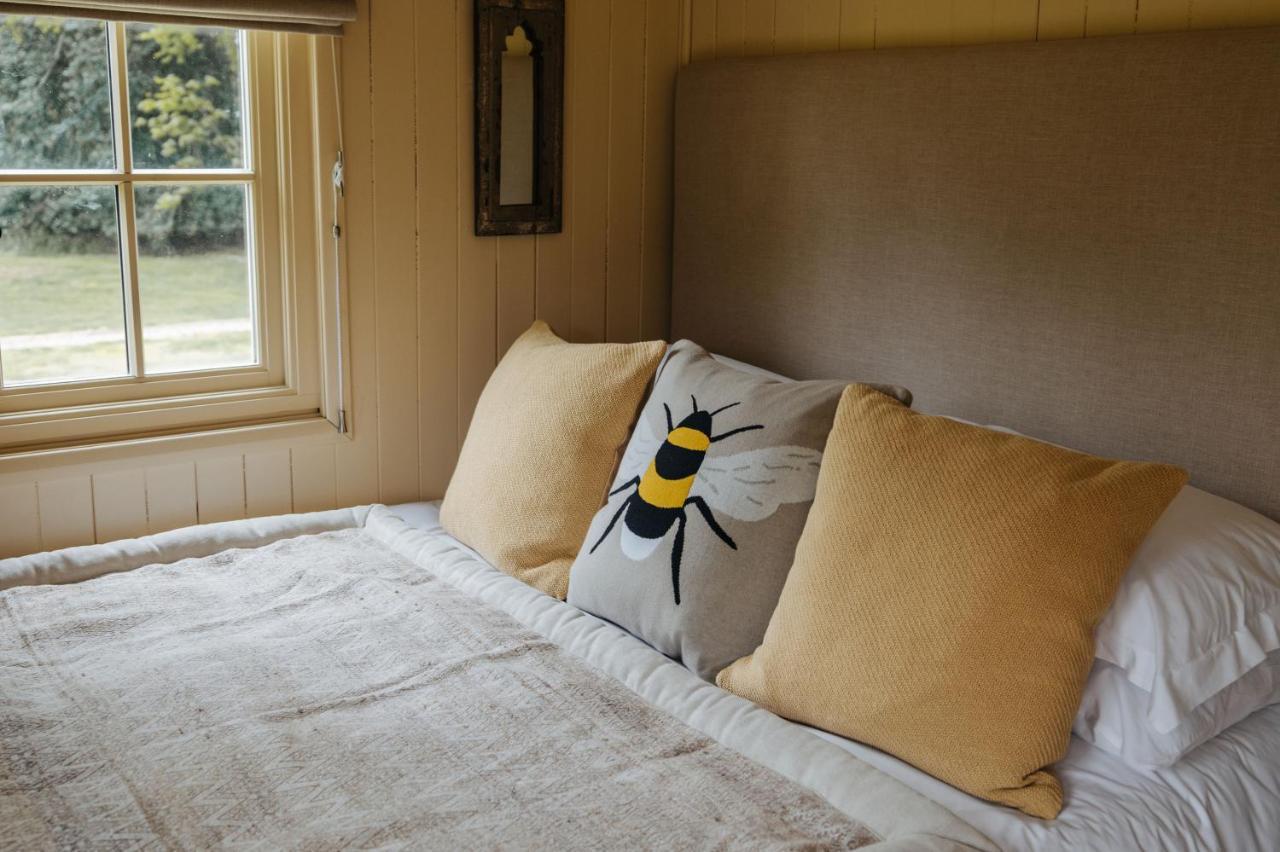 The Shepherds Huts & The Well Lodge At Ormesby Manor Ormesby Saint Michael Екстер'єр фото