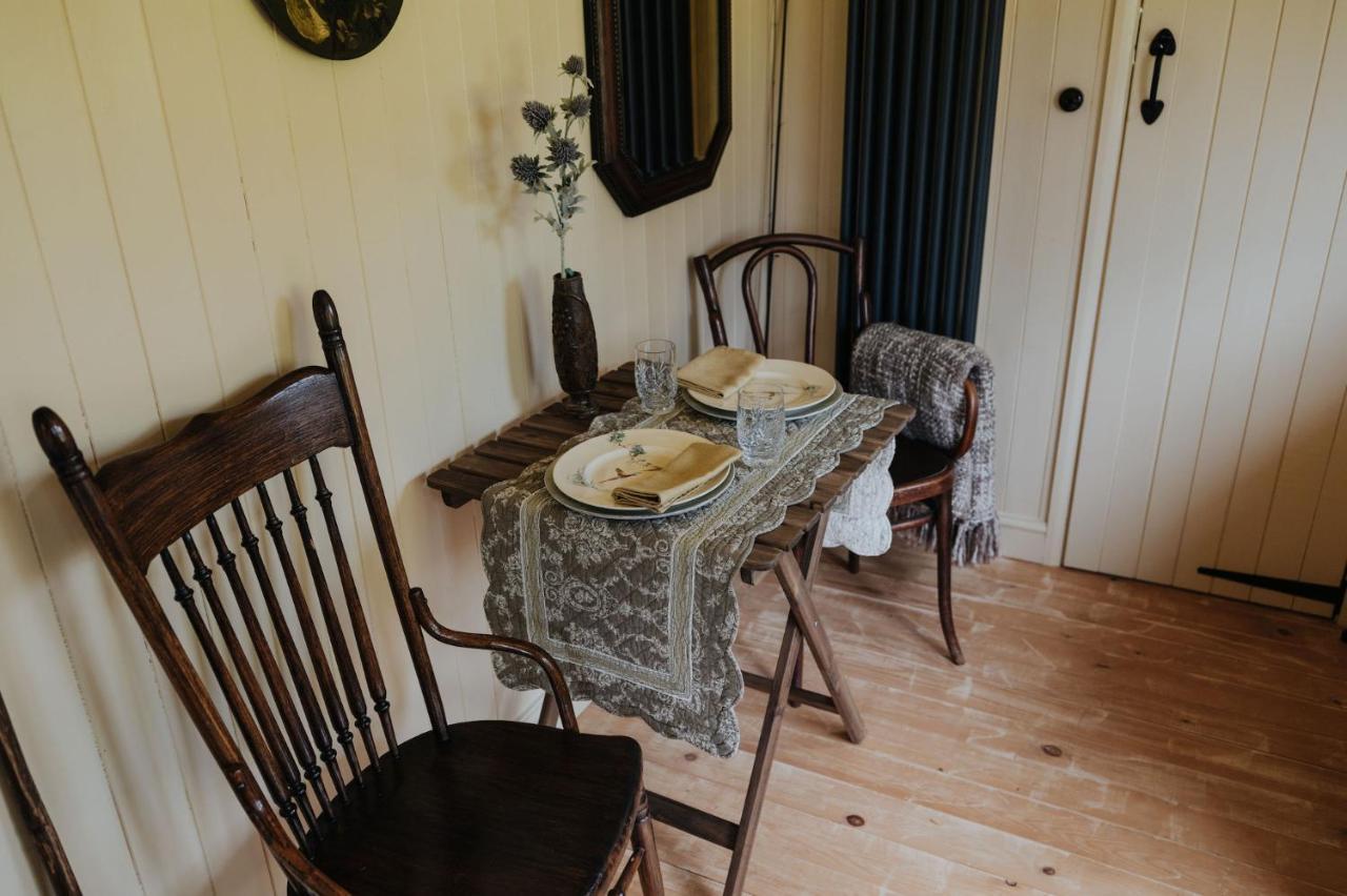 The Shepherds Huts & The Well Lodge At Ormesby Manor Ormesby Saint Michael Екстер'єр фото