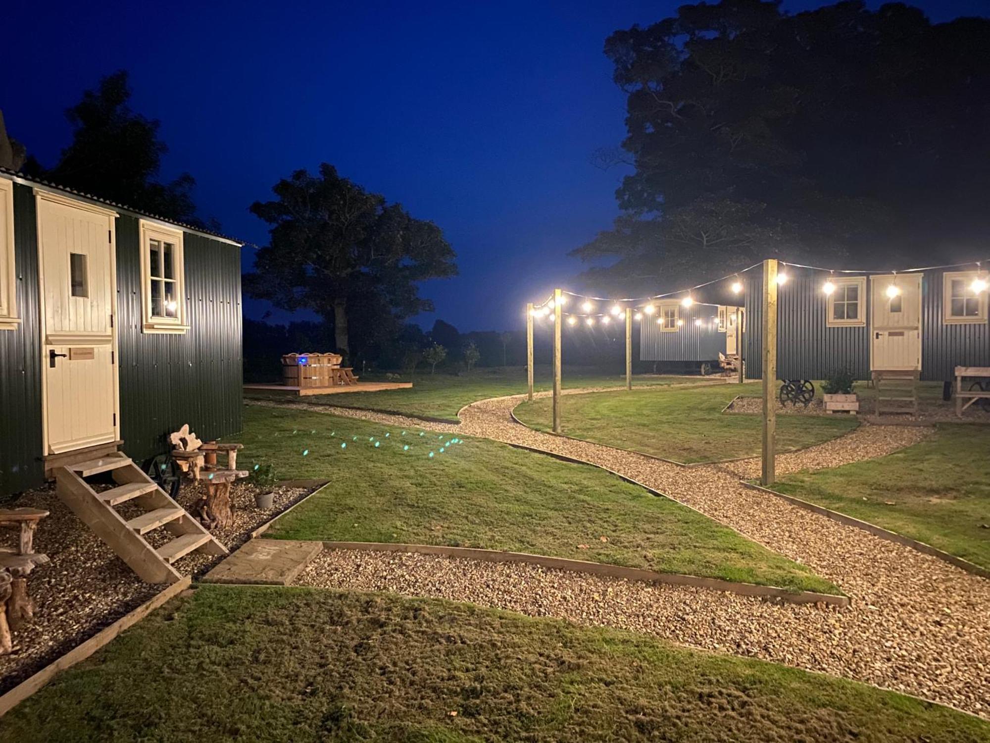 The Shepherds Huts & The Well Lodge At Ormesby Manor Ormesby Saint Michael Екстер'єр фото
